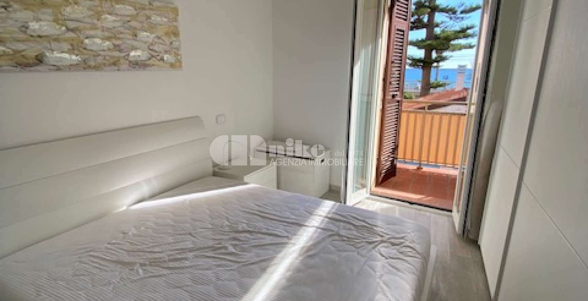 Trilocale con ingresso indipendente con  vista mare