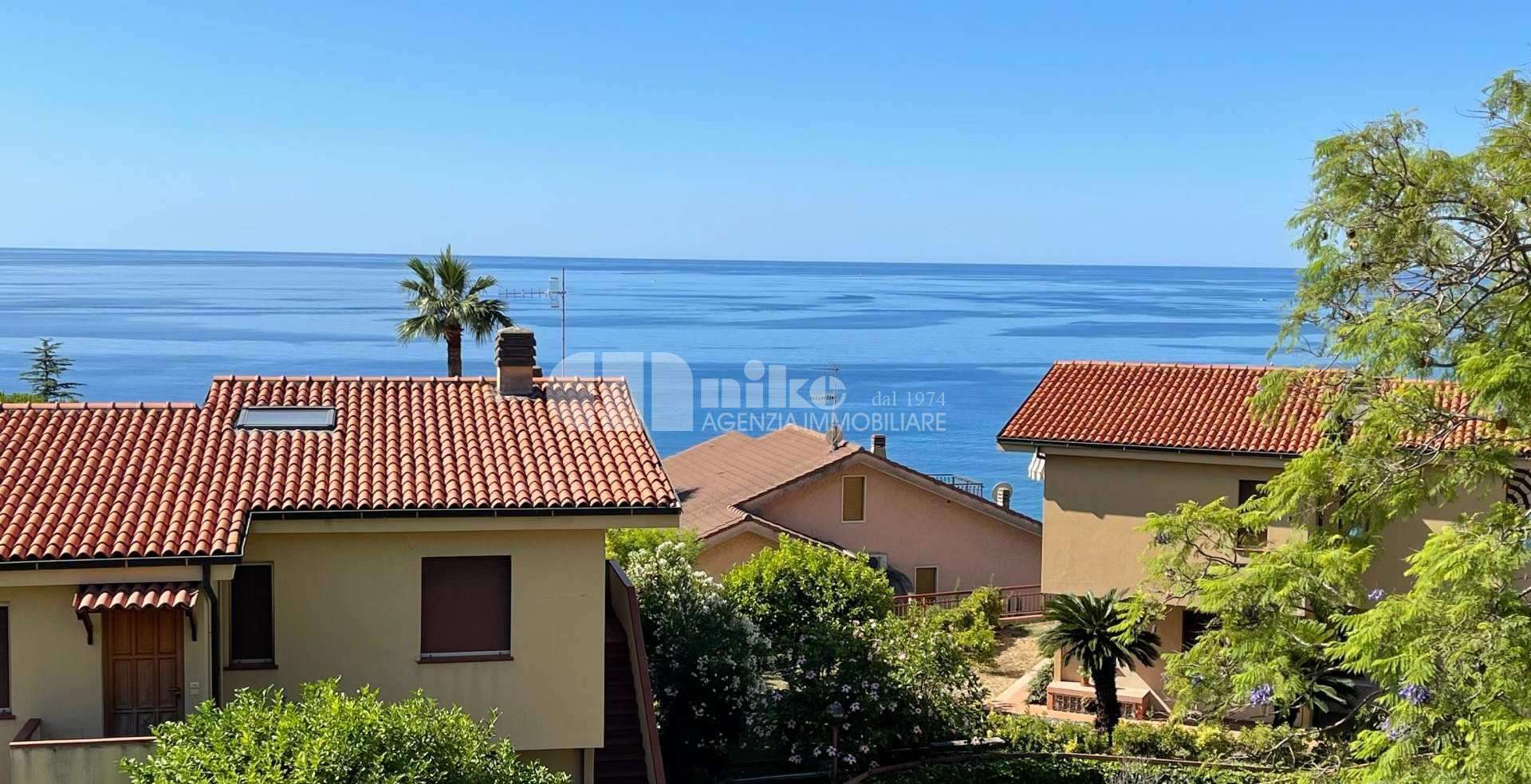 Appartamento con terrazza vista mare e giardino