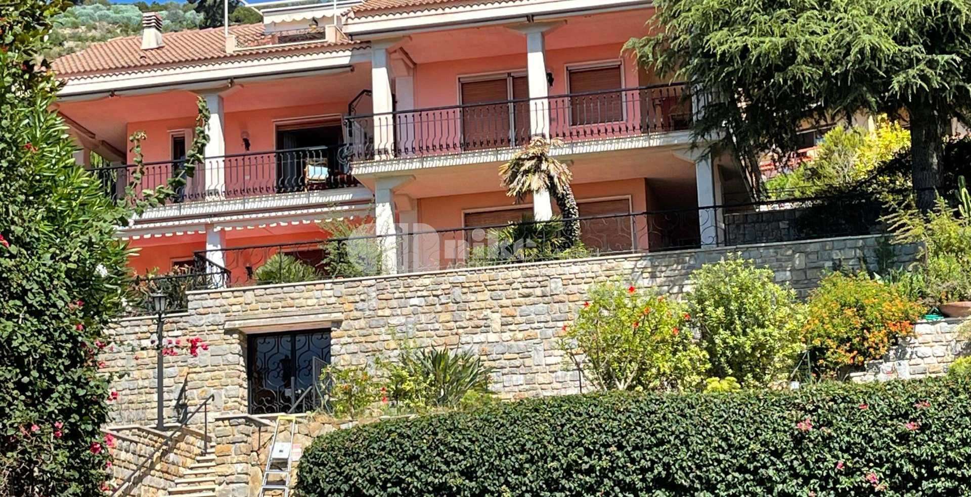 Appartamento con terrazza vista mare e giardino