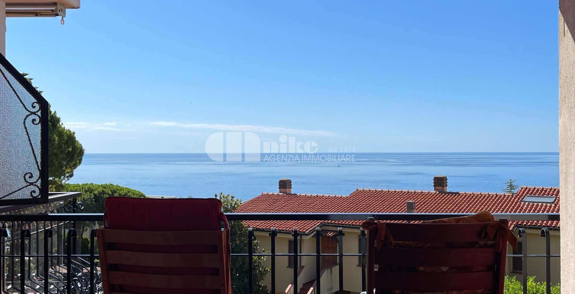 Appartamento con terrazza vista mare e giardino