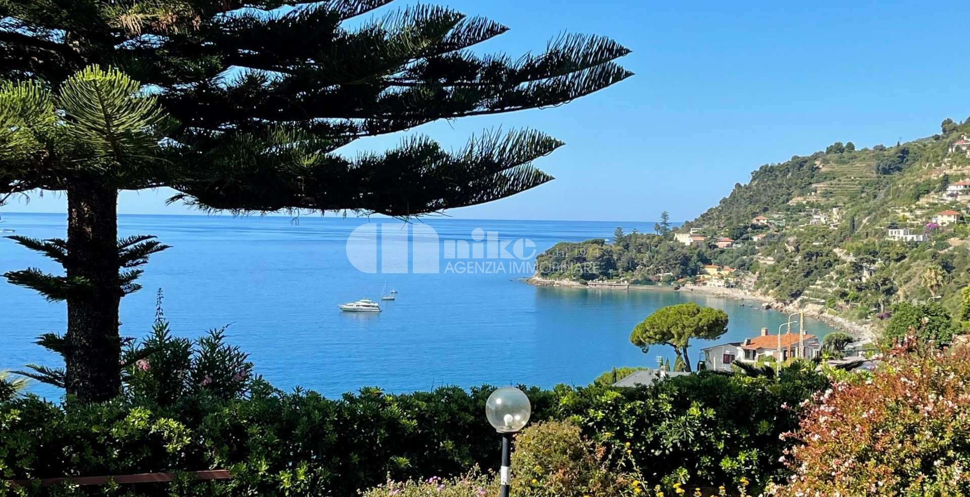Appartamento con terrazza vista mare e giardino