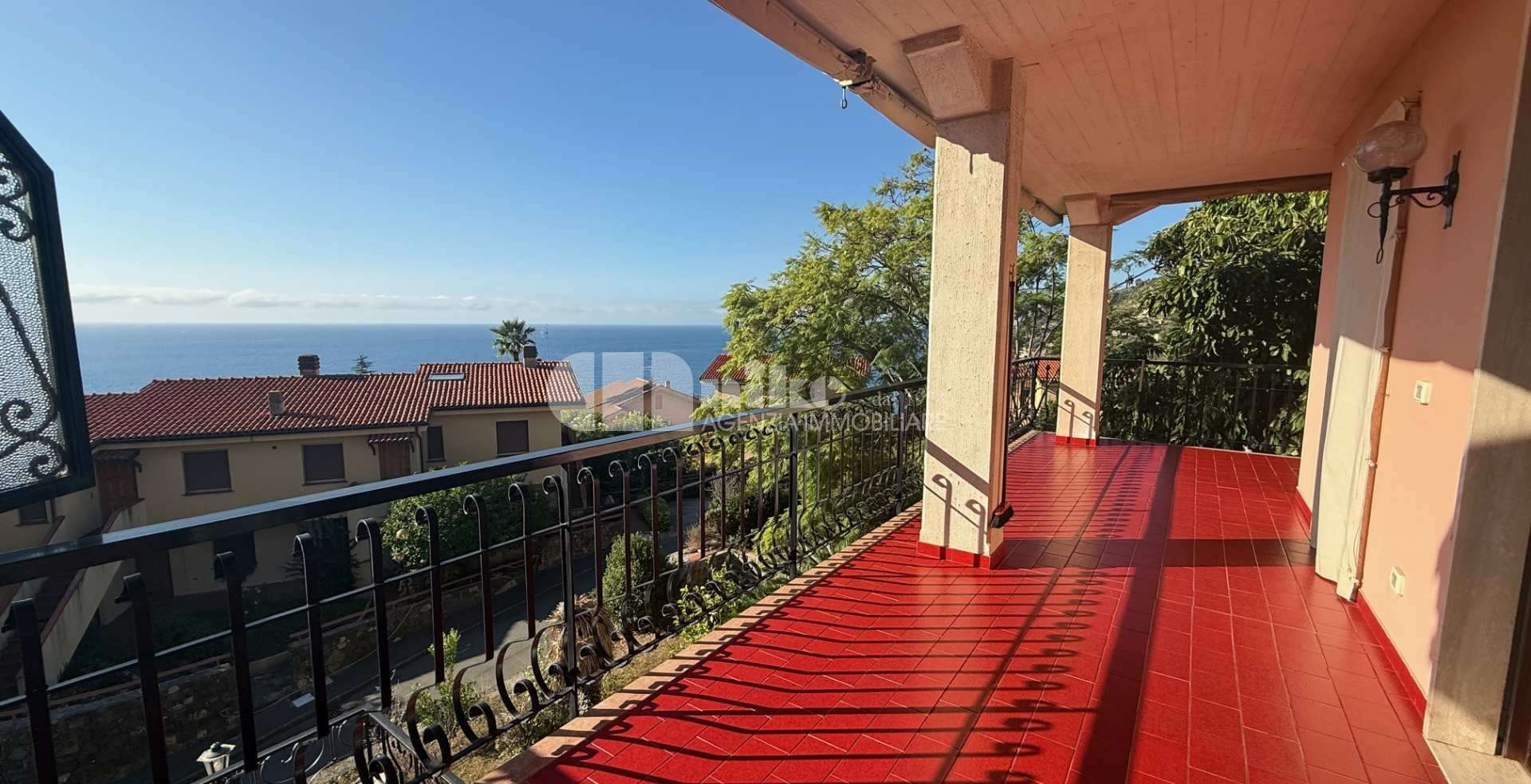 Appartamento con terrazza vista mare e giardino