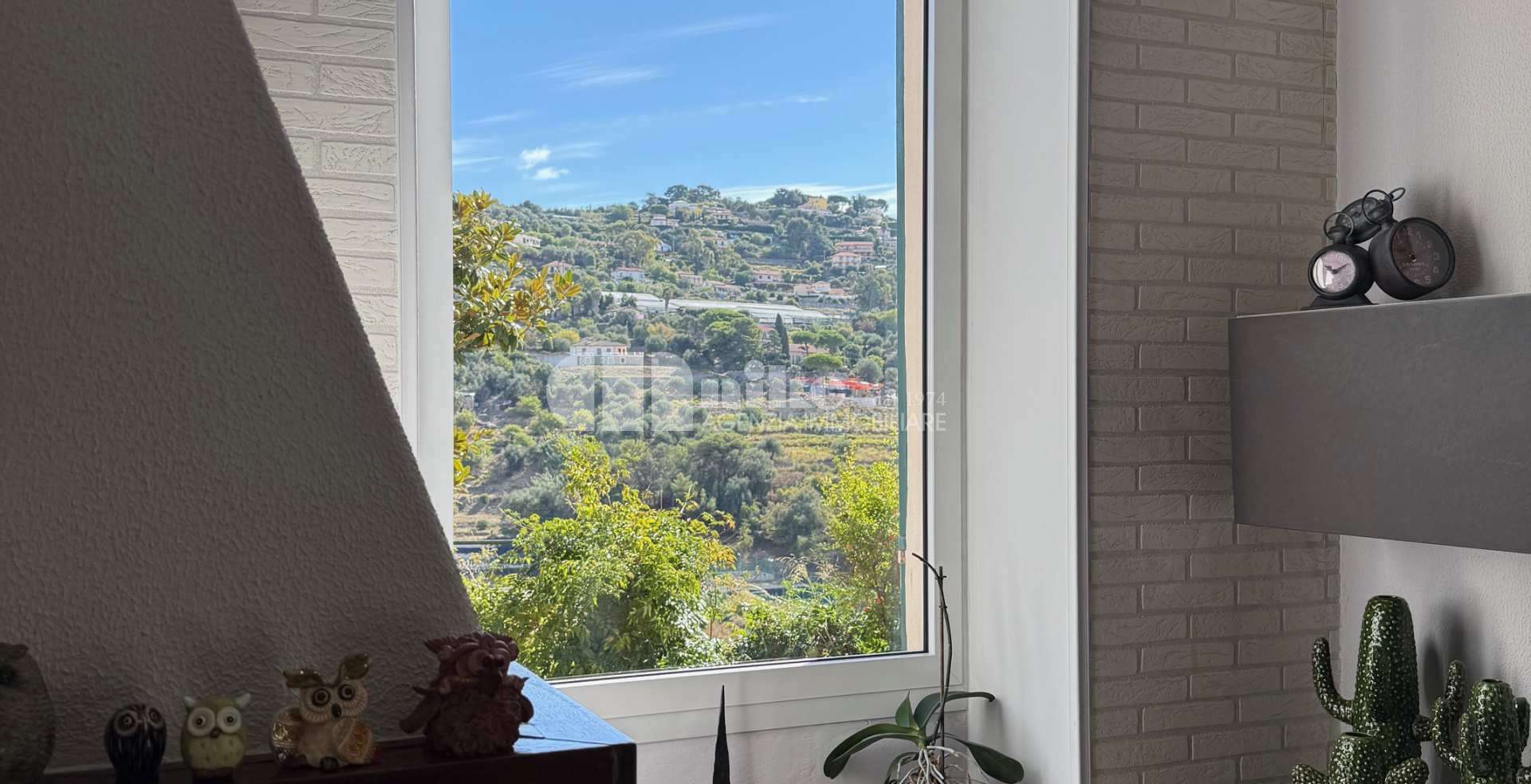 Villa in collina con vista mare