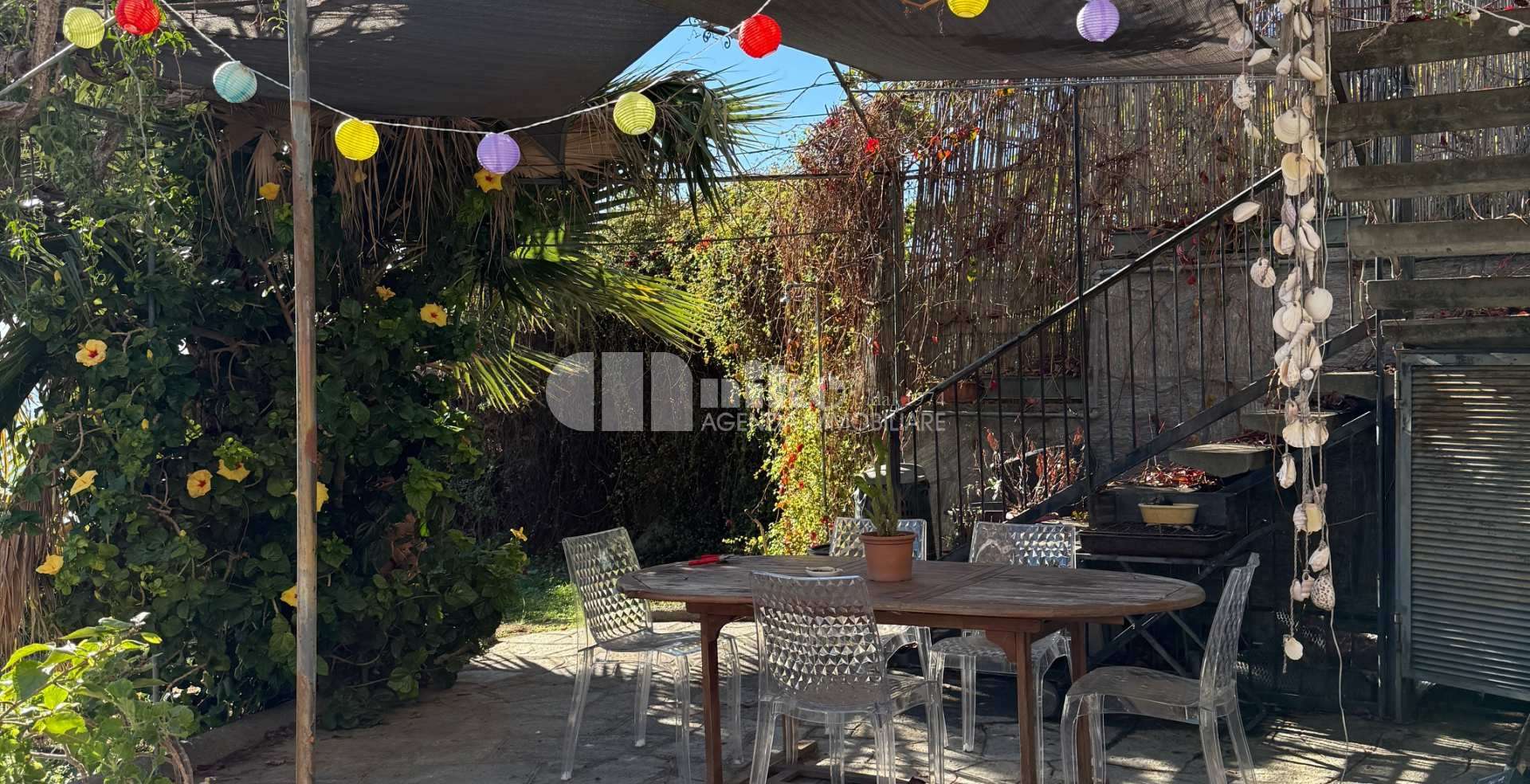 Trilocale con giardino vista mare