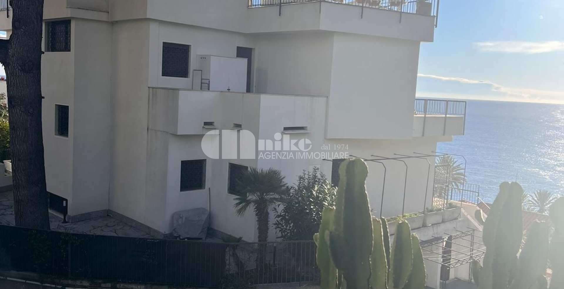 Trilocale con giardino vista mare