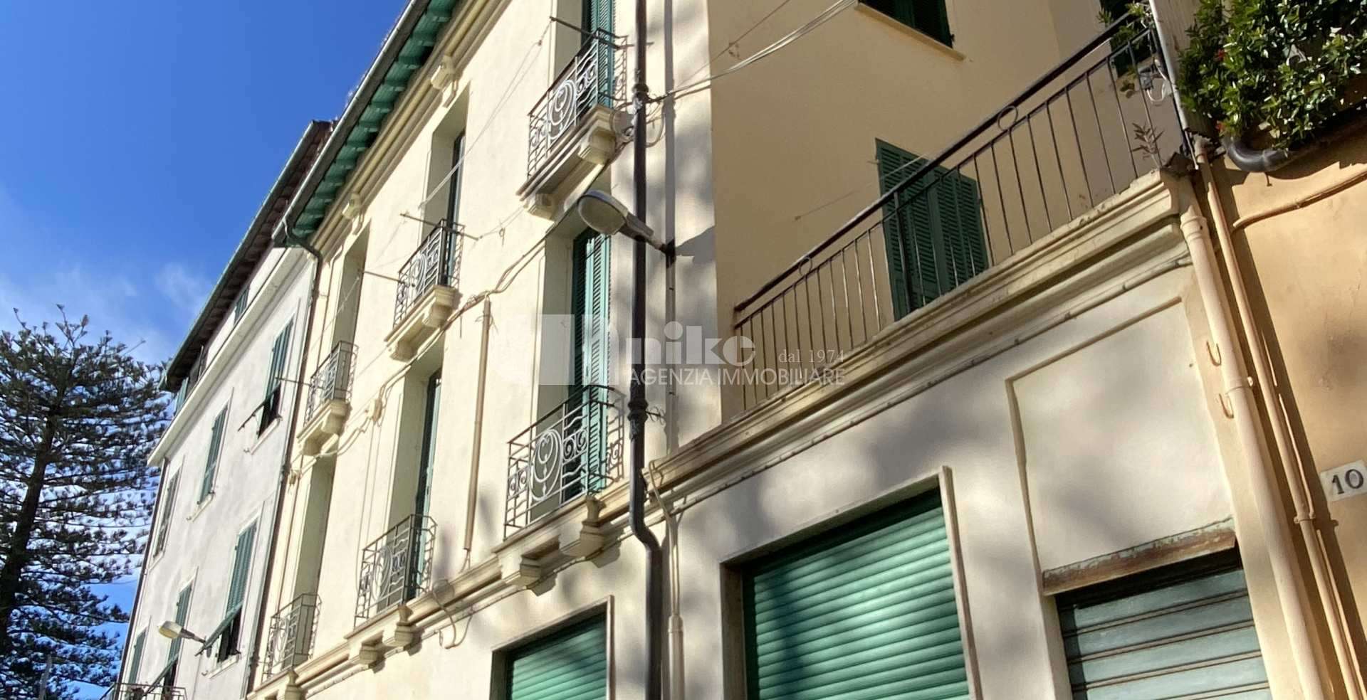 Appartamento in posizione centrale con vista mare