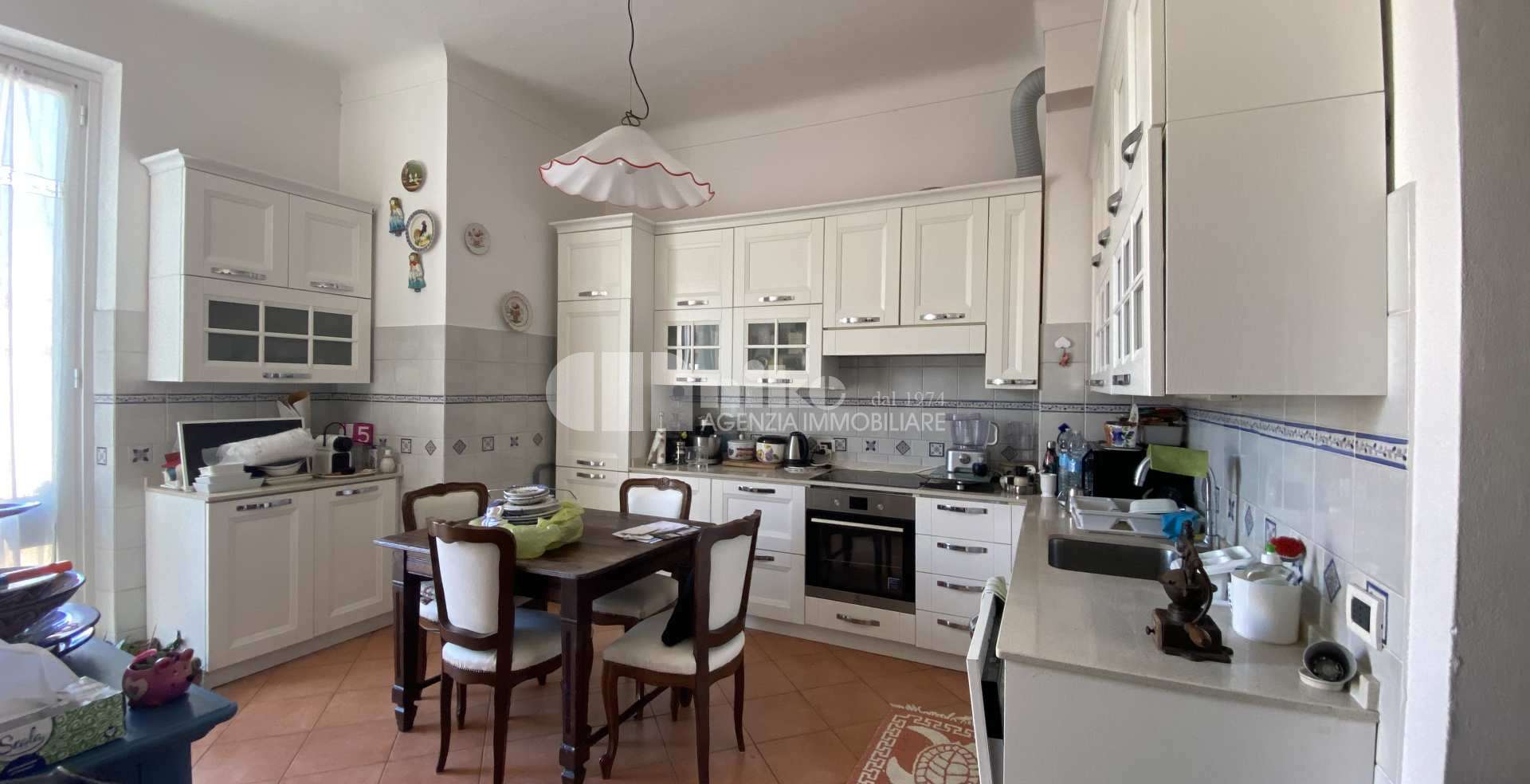 Appartamento in posizione centrale con vista mare