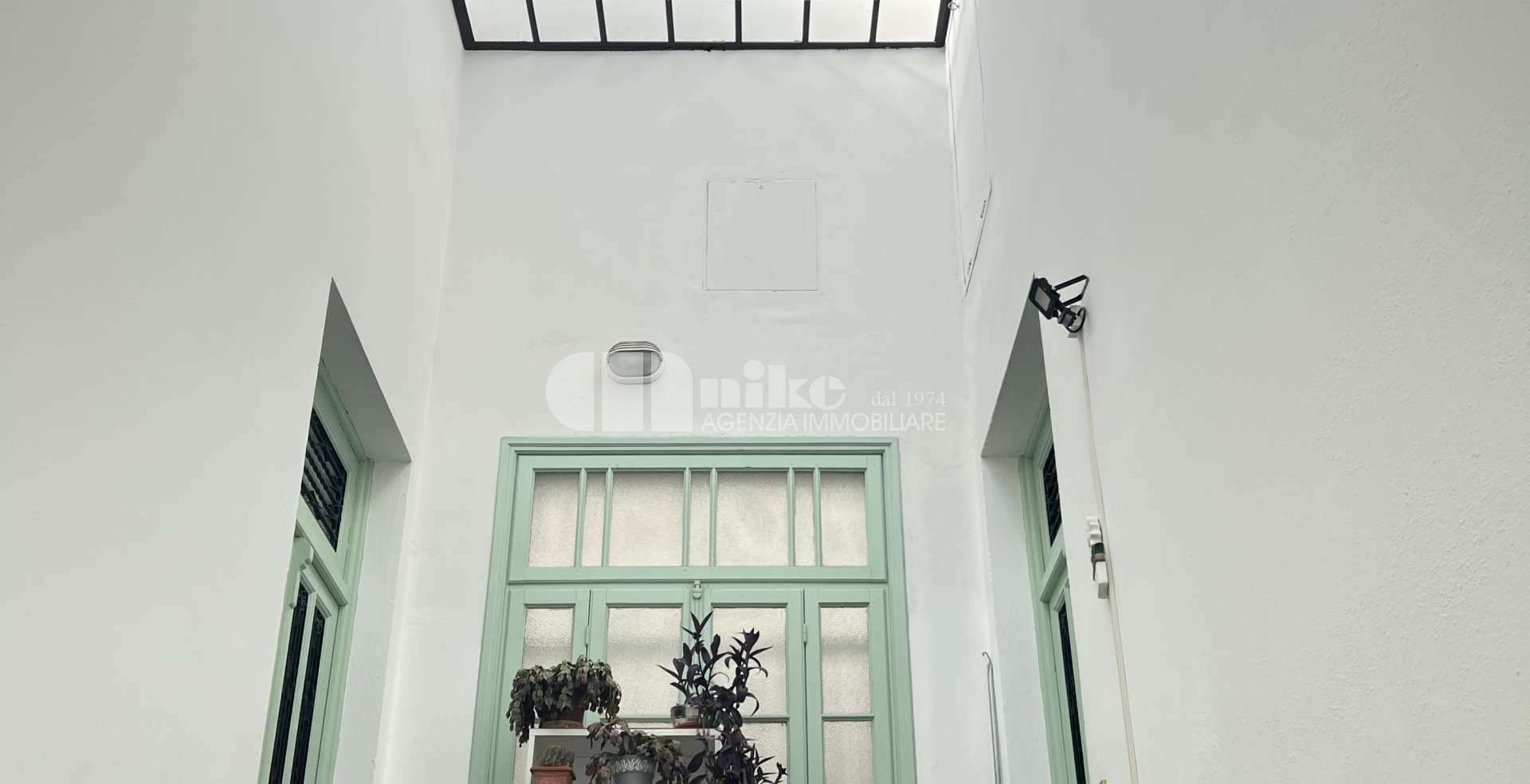 Appartamento in posizione centrale con vista mare