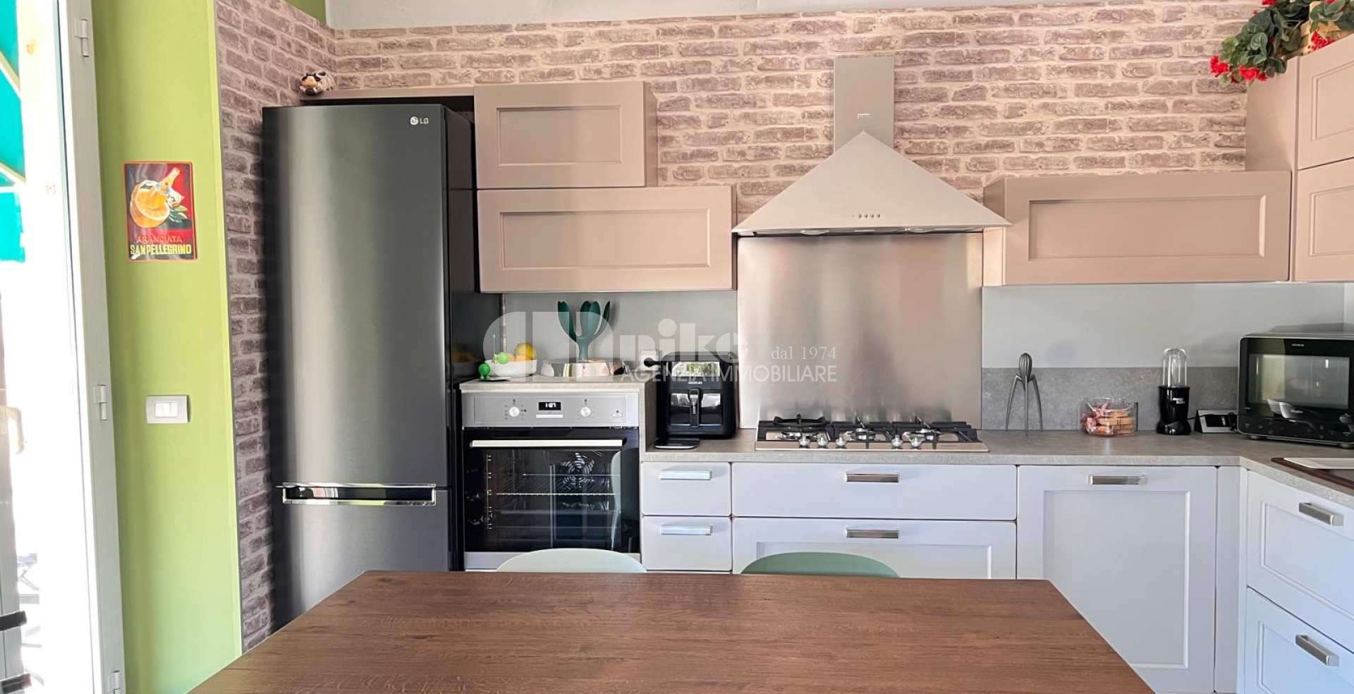 Villa in collina con vista mare