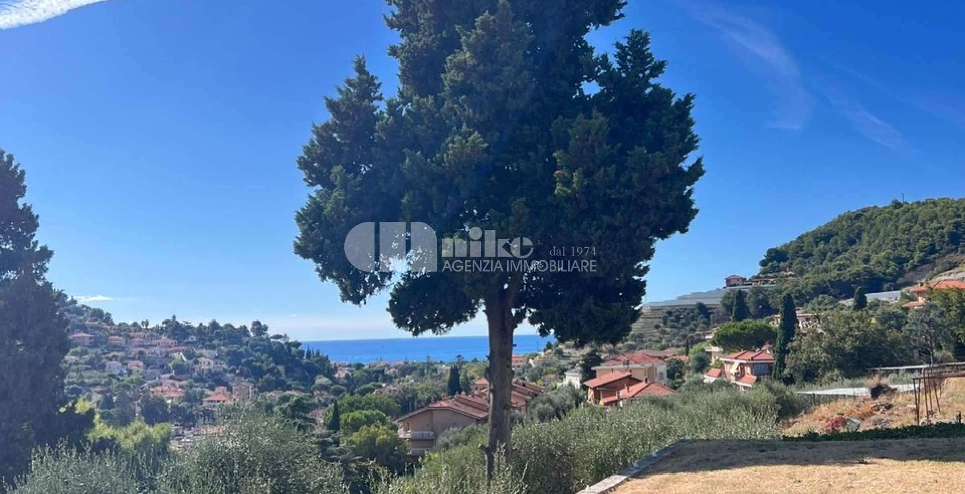 Villa in collina con vista mare