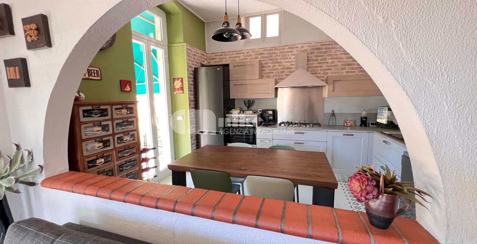 Villa in collina con vista mare