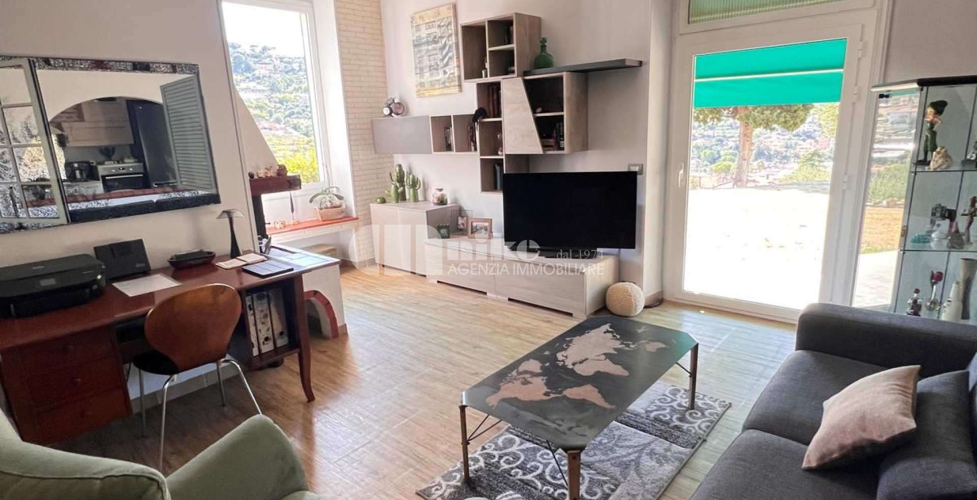 Villa in collina con vista mare