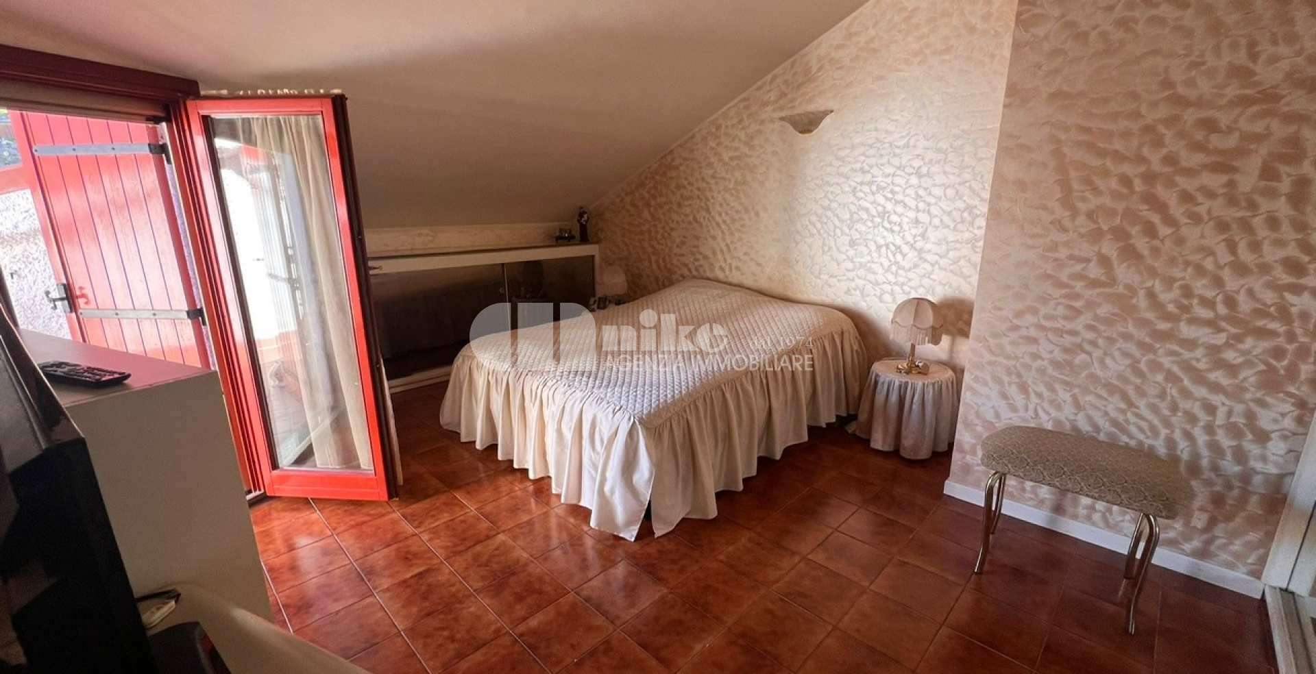 Appartamento collinare, terrazza vista mare e piscina condominiale