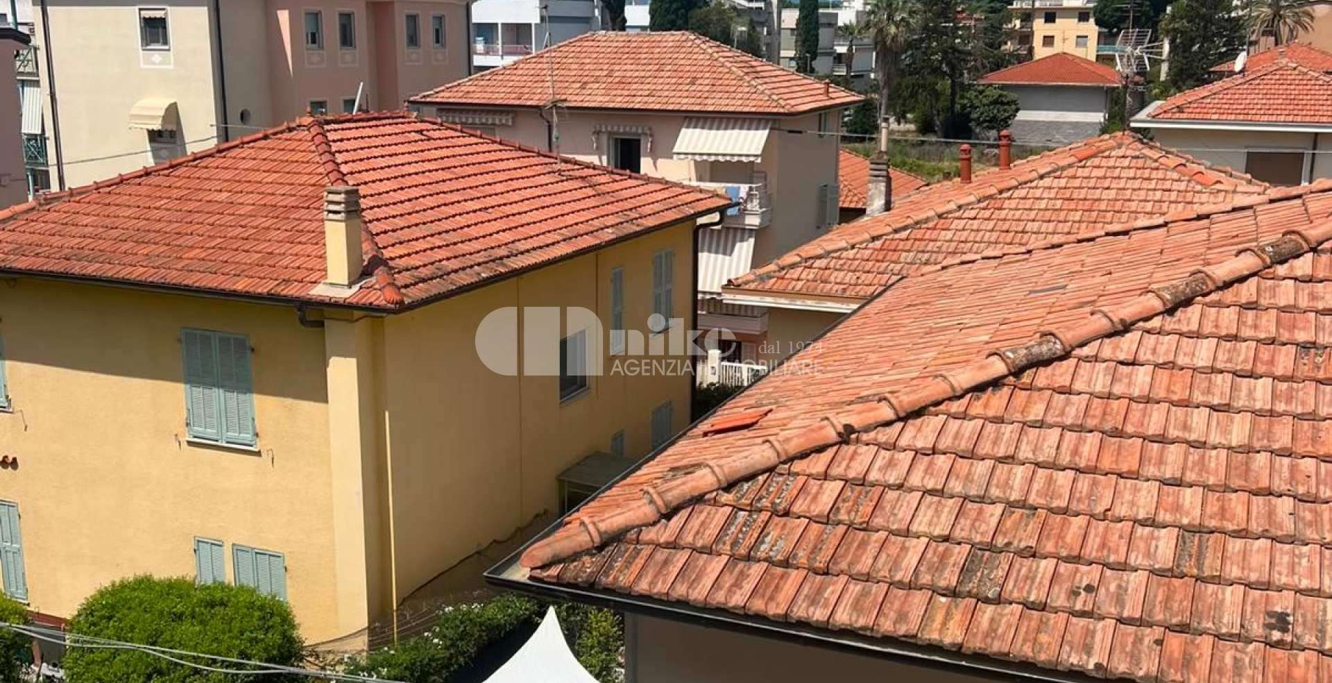 In contesto signorile, ampio e luminoso appartamento 