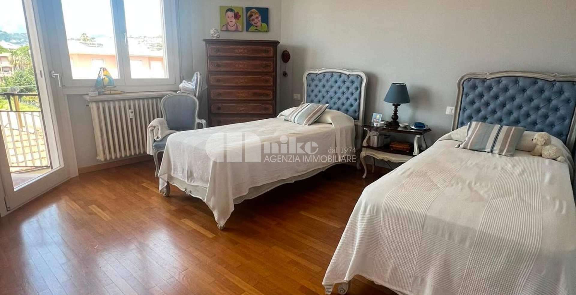 In contesto signorile, ampio e luminoso appartamento 
