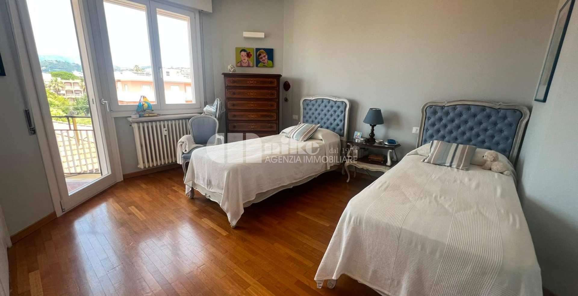 In contesto signorile, ampio e luminoso appartamento 