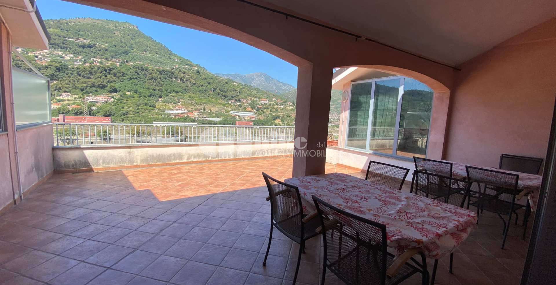 Casa con terrazza