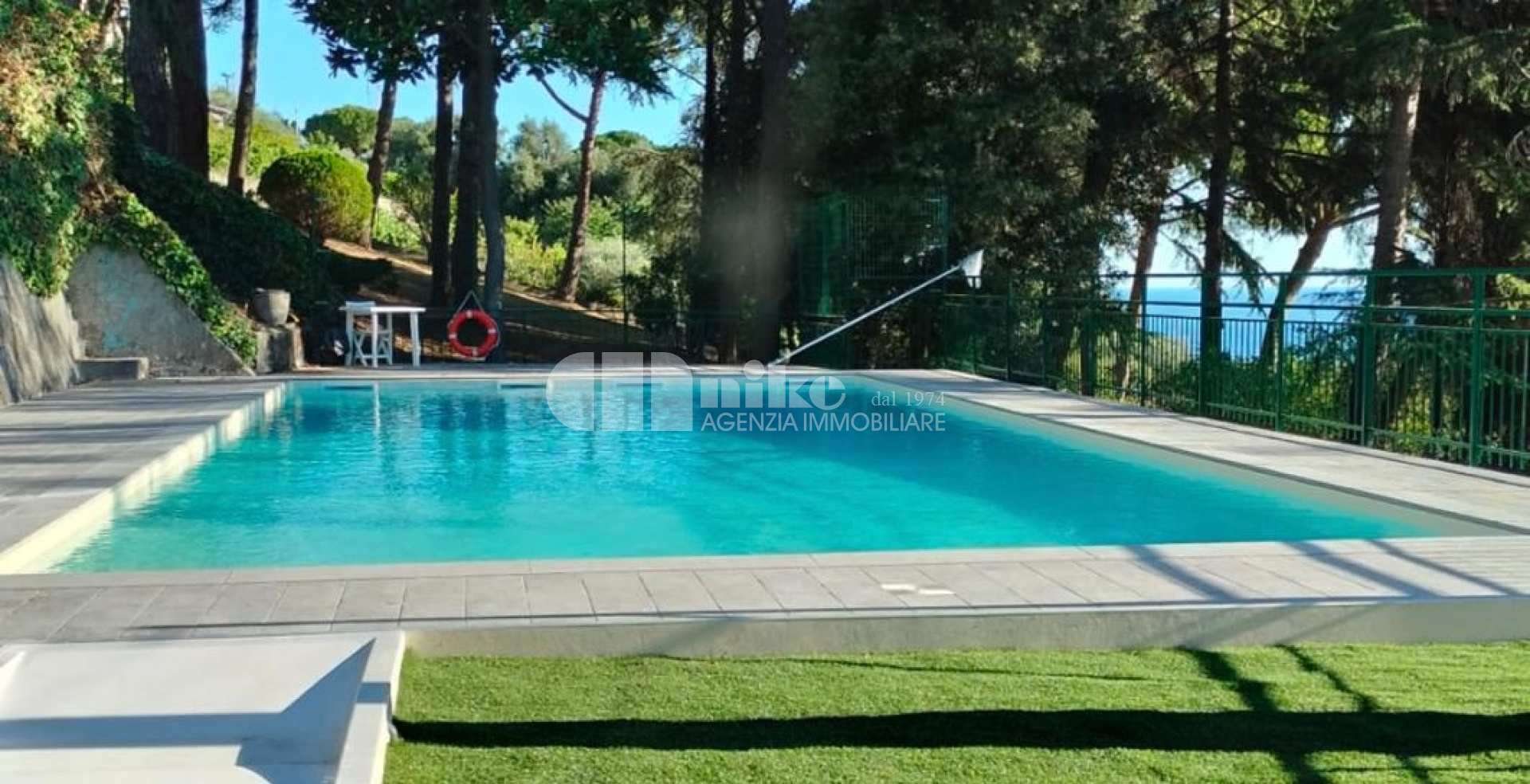 Appartamento collinare, terrazza vista mare e piscina condominiale