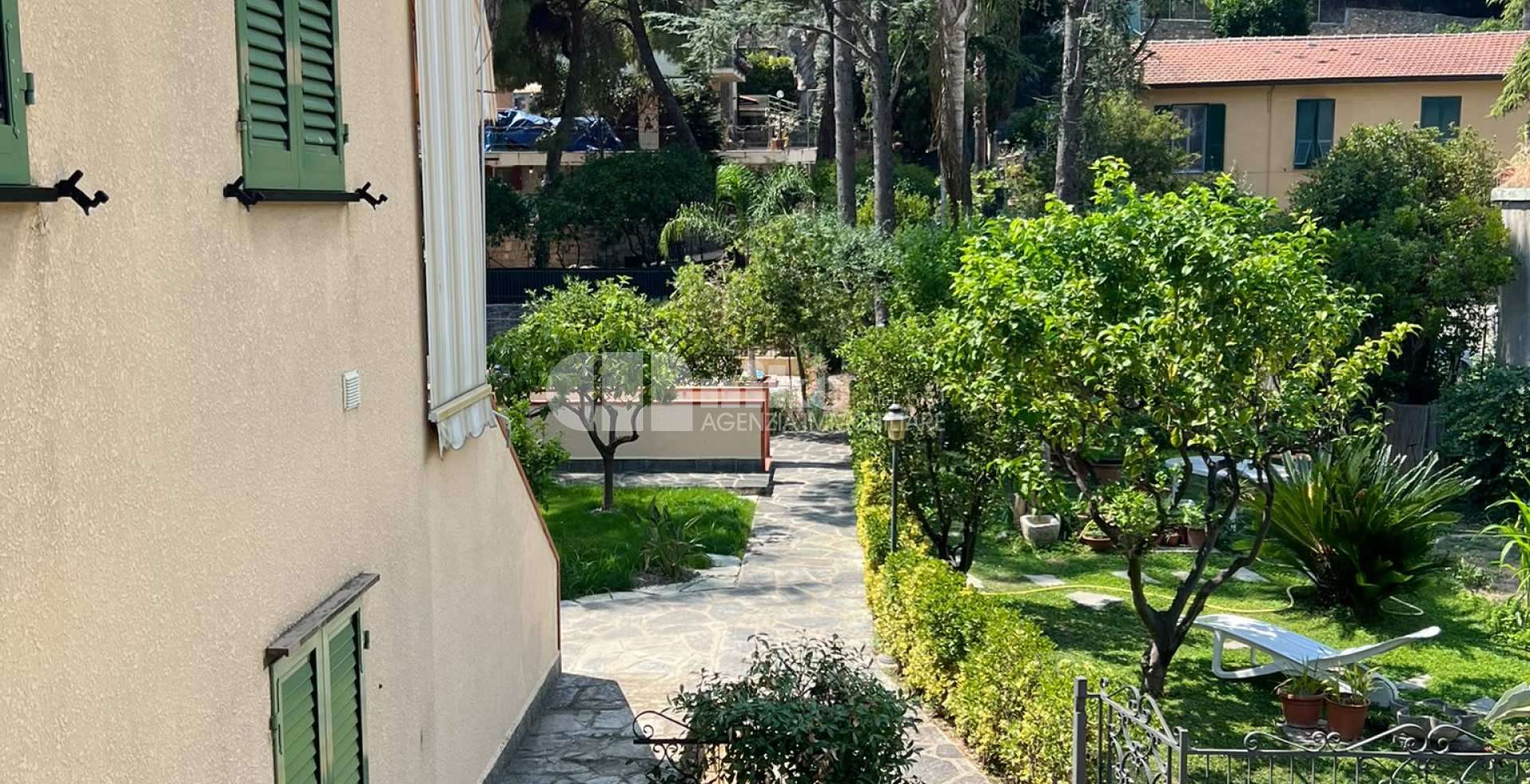 Trilocale con giardino
