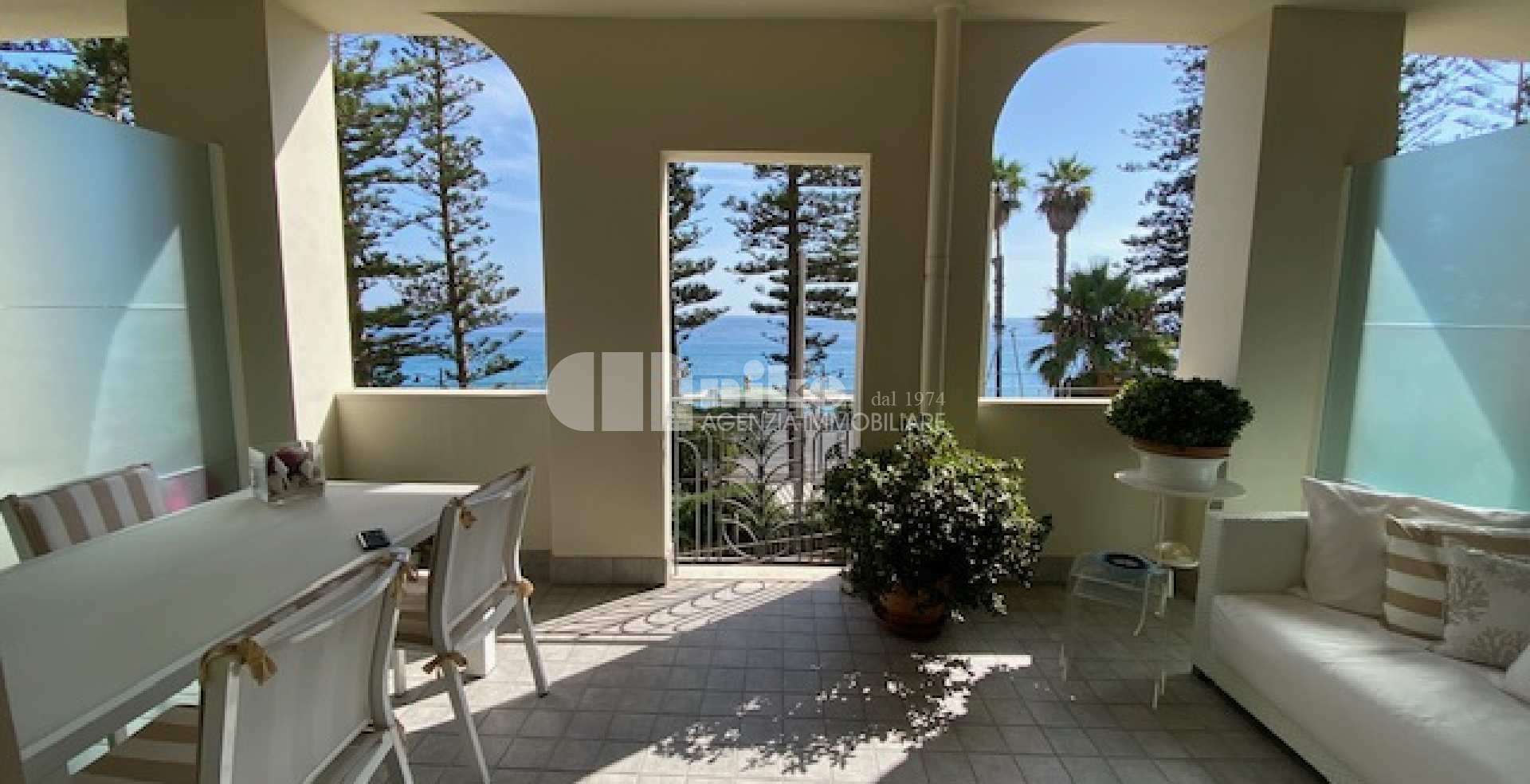 Trilocale di Lusso a Bordighera - Fronte Mare