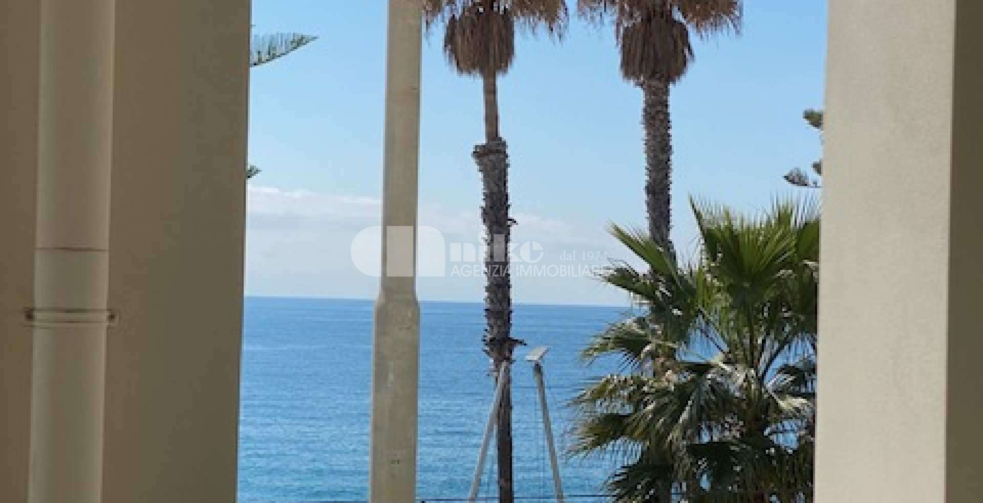 Trilocale di Lusso a Bordighera - Fronte Mare
