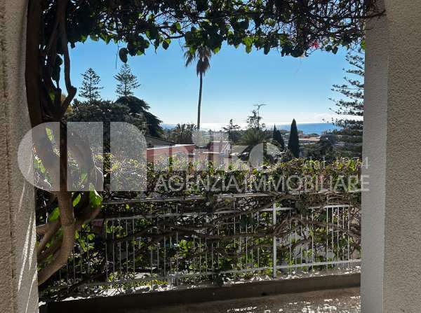 Villa con vista mare