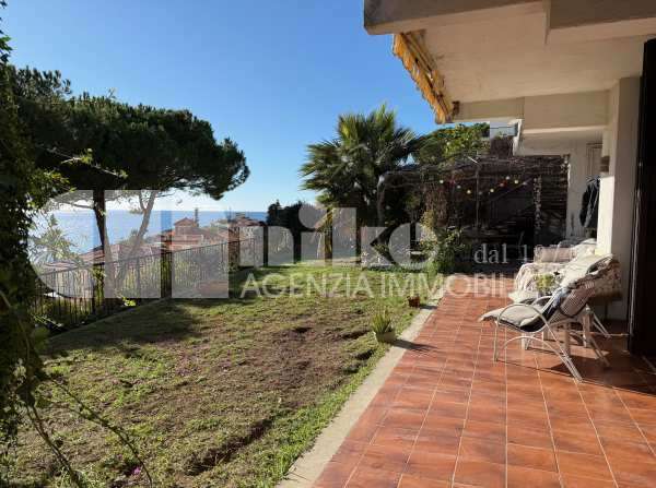 Trilocale con giardino vista mare