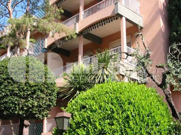 Bilocale immerso nel verde