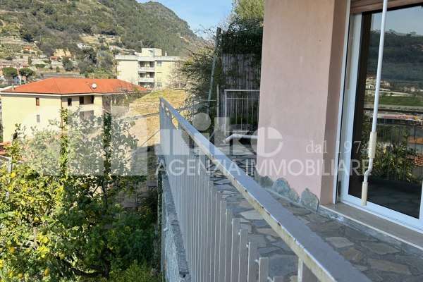 Trilocale con giardino e vista mare  thumbnail