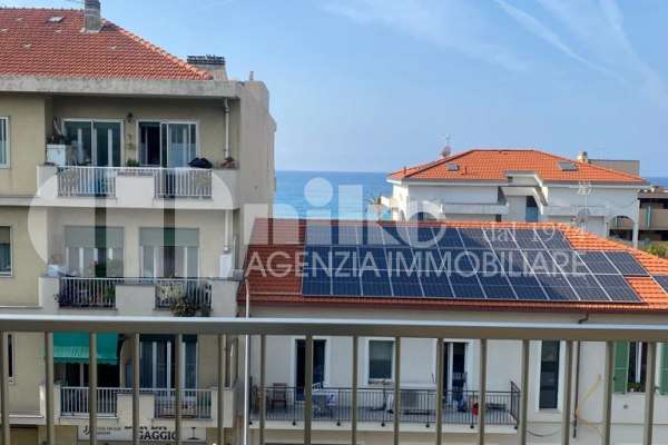 Trilocale con vista mare  thumbnail