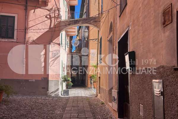 Appartamento nel centro storico di Bordighera alta thumbnail