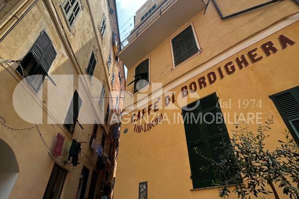 Appartamento con terrazza nel centro storico thumbnail