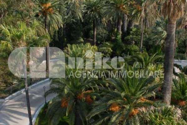 Quadrilocale vista mare con piscina condominiale thumbnail