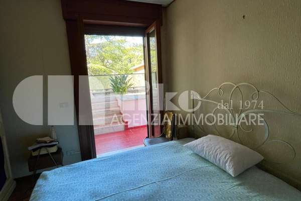Appartamento con terrazza vista mare e giardino thumbnail
