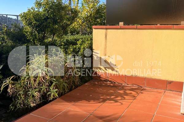 appartamento con giardino  thumbnail