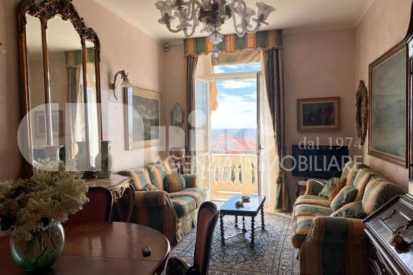 Trilocale in casa d'epoca thumbnail