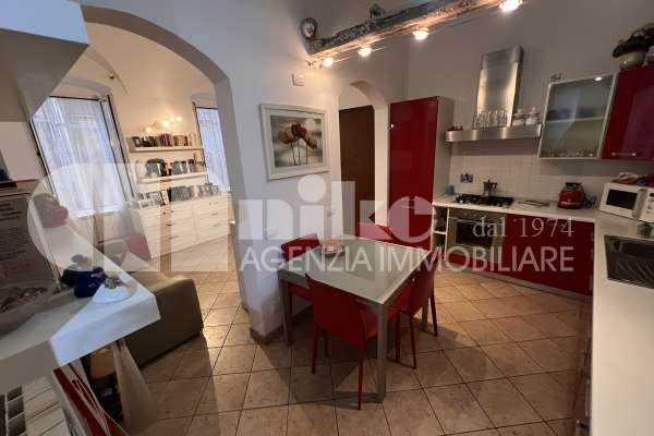 Appartamento ristrutturato nel centro storico thumbnail