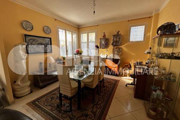 Villa in posizione centrale thumbnail