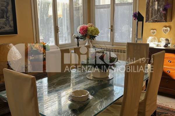 Villa in posizione centrale thumbnail