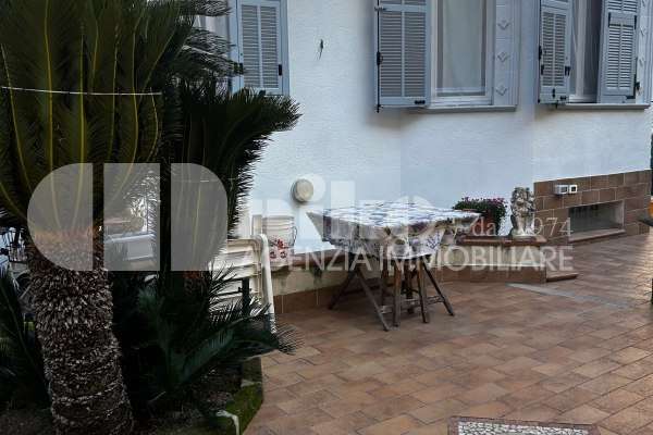 Villa in posizione centrale thumbnail