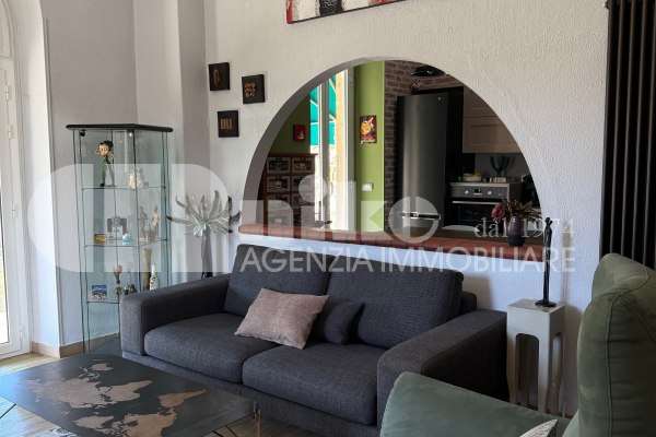 Villa in collina con vista mare thumbnail