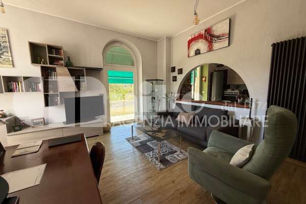 Villa in collina con vista mare thumbnail