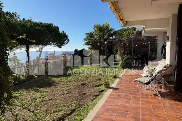 Trilocale con giardino vista mare thumbnail