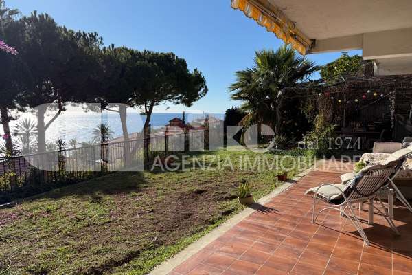 Trilocale con giardino vista mare thumbnail