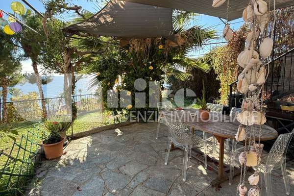 Trilocale con giardino vista mare thumbnail