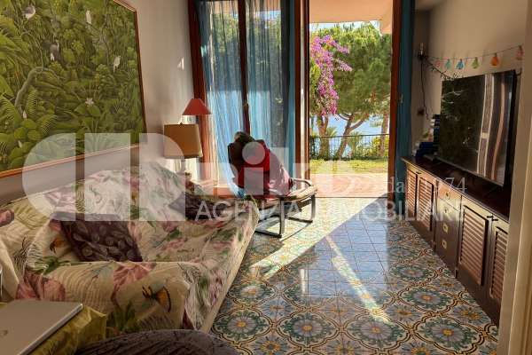 Trilocale con giardino vista mare thumbnail