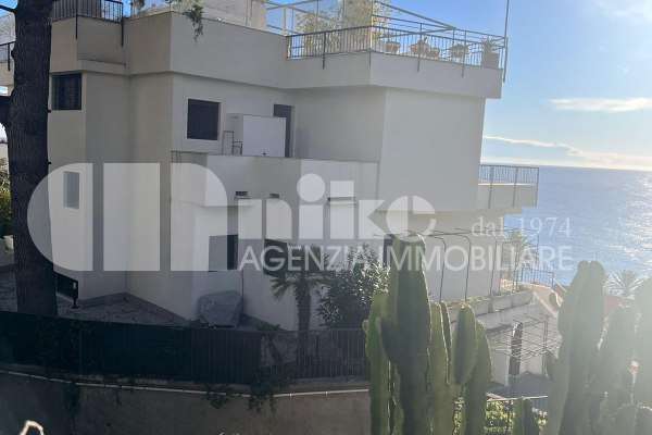 Trilocale con giardino vista mare thumbnail