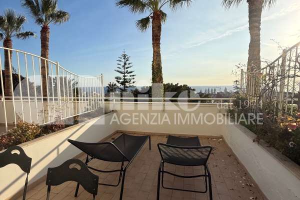 Bilocale con vista mare thumbnail