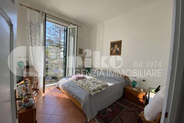 Appartamento in posizione centrale con vista mare thumbnail