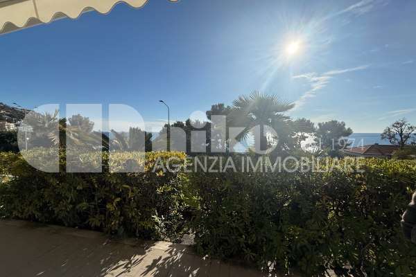 Trilocale con terrazzo thumbnail